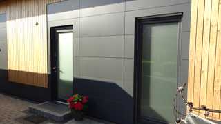 Fassade aus HPL-Platten, Gutta