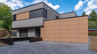 Trespa® Fassadenverkleidung in Holzdekor