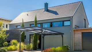 Haus mit Carport, Gutta