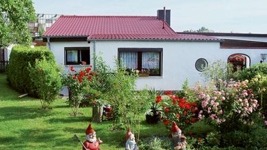 Luxmetall; Haus mit Gartenzwergen