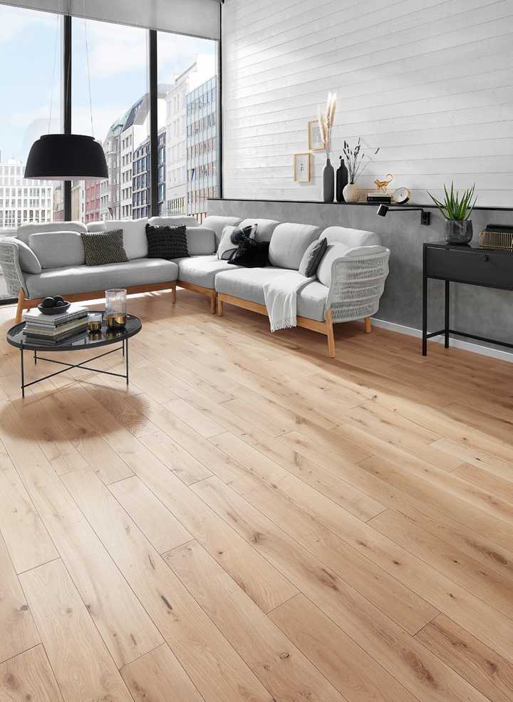 Wohnzimmer mit hellem Holzfußboden, Concept-Massivholzdielen, Osmo Wohnzimmer mit hellem Holzfußboden, Concept-Massivholzdielen, Osmo