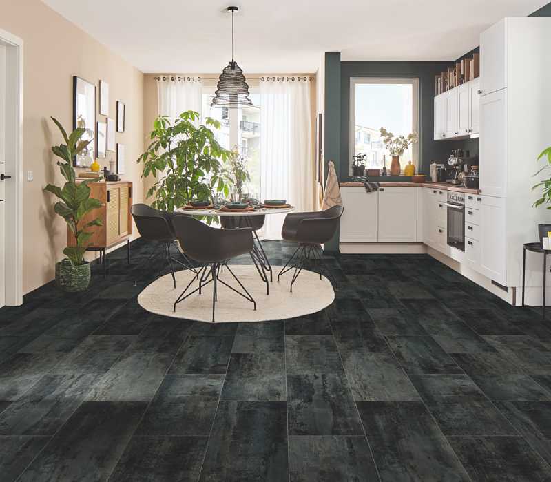 Laminat in dunkler Fliesenoptik, Logoclic