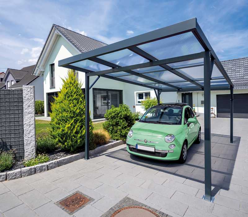 Carport mit grünem Auto, Gutta