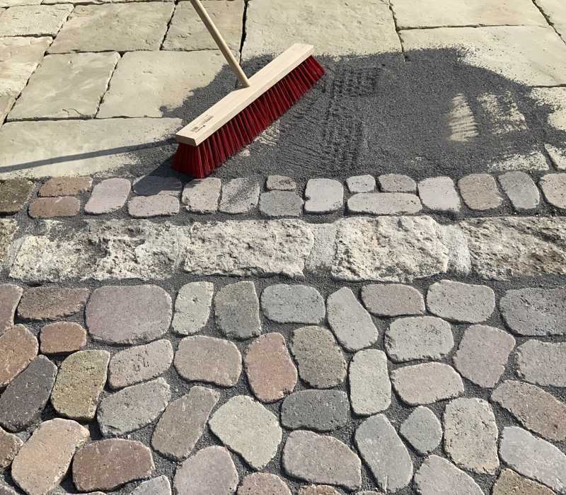 Steinfläche mit Fugensand, Fugensand unkrauthemmend, Buschbeck